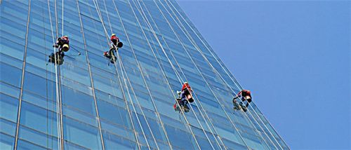 外墙清洗与玻璃清洗服务 让建筑焕然新生的专业之道